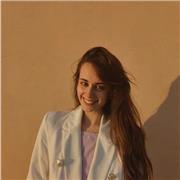 Laureata in giurisprudenza offre lezioni di diritto e renderlo semplice e alla portata di tutti